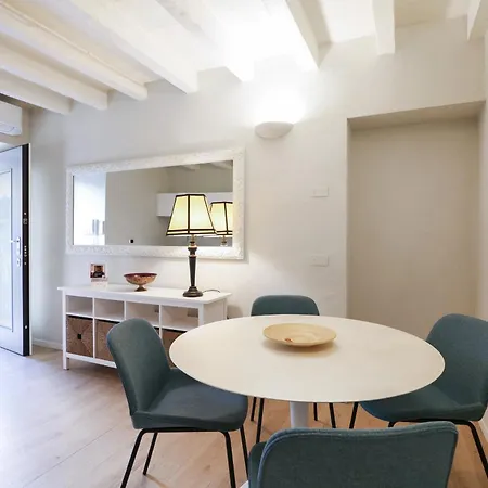 Elegant Rosales Apt. Apartment