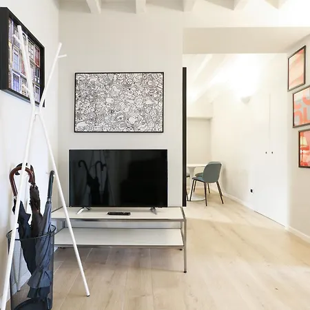 Elegant Rosales Apt. Apartment Milan